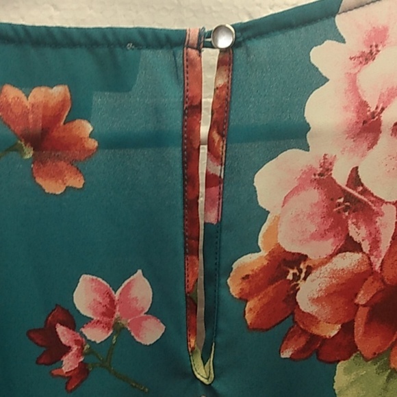 Forever 21 women's floral long sleeve shorts rumper size 2X green, red flowers - Picture 5 of 11